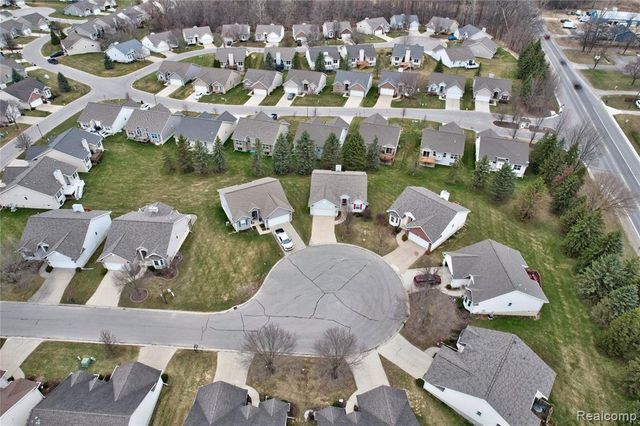 1130 Creekside Court, Burton, MI 48509