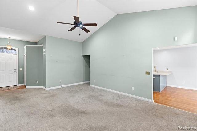 1130 Creekside Court, Burton, MI 48509