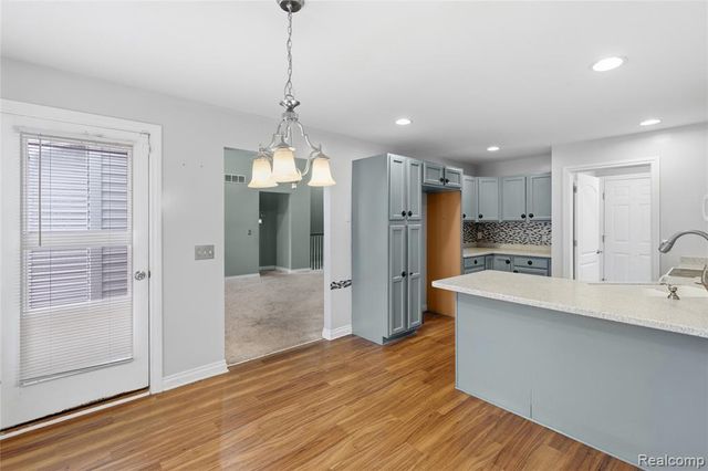 1130 Creekside Court, Burton, MI 48509