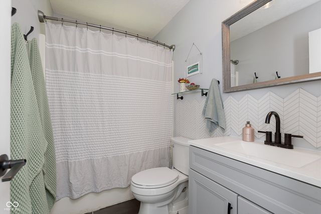 6493 Hunters Green Circle, Indianapolis, IN 46278