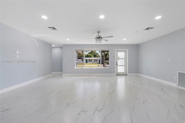 4725 NW 5th Ct, Plantation, FL 33317