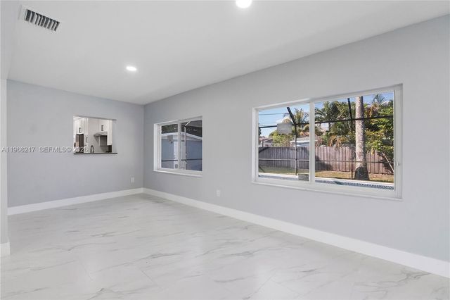 4725 NW 5th Ct, Plantation, FL 33317