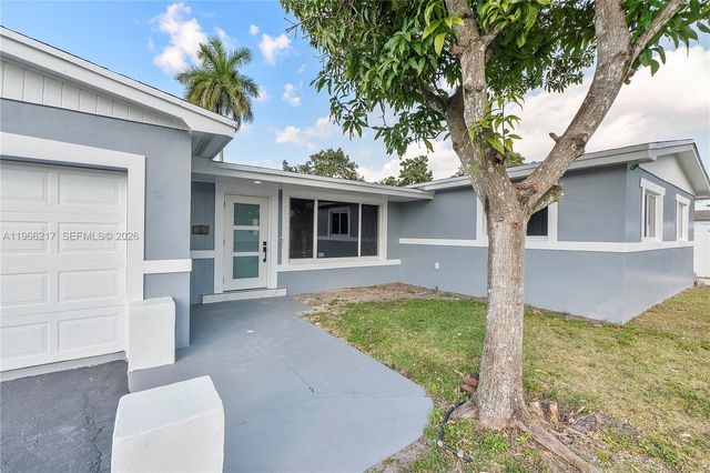 4725 NW 5th Ct, Plantation, FL 33317