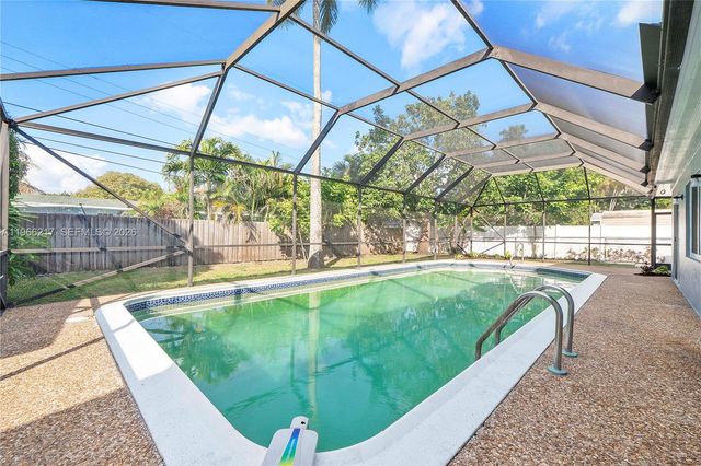 4725 NW 5th Ct, Plantation, FL 33317