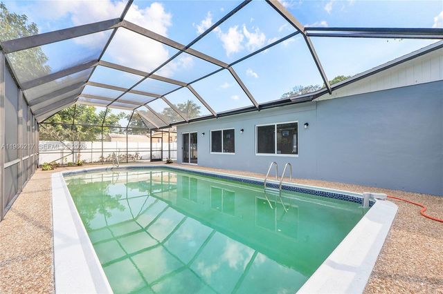 4725 NW 5th Ct, Plantation, FL 33317