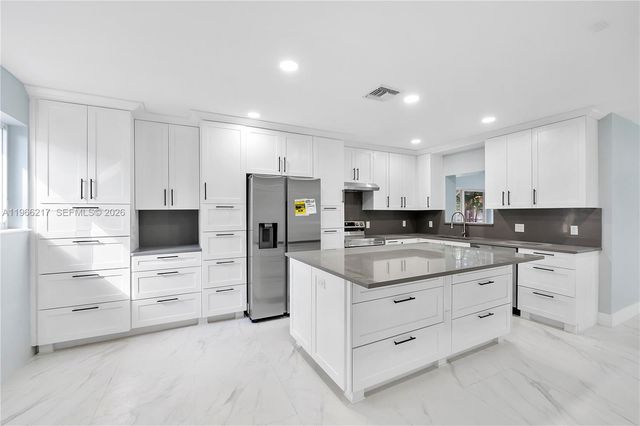 4725 NW 5th Ct, Plantation, FL 33317