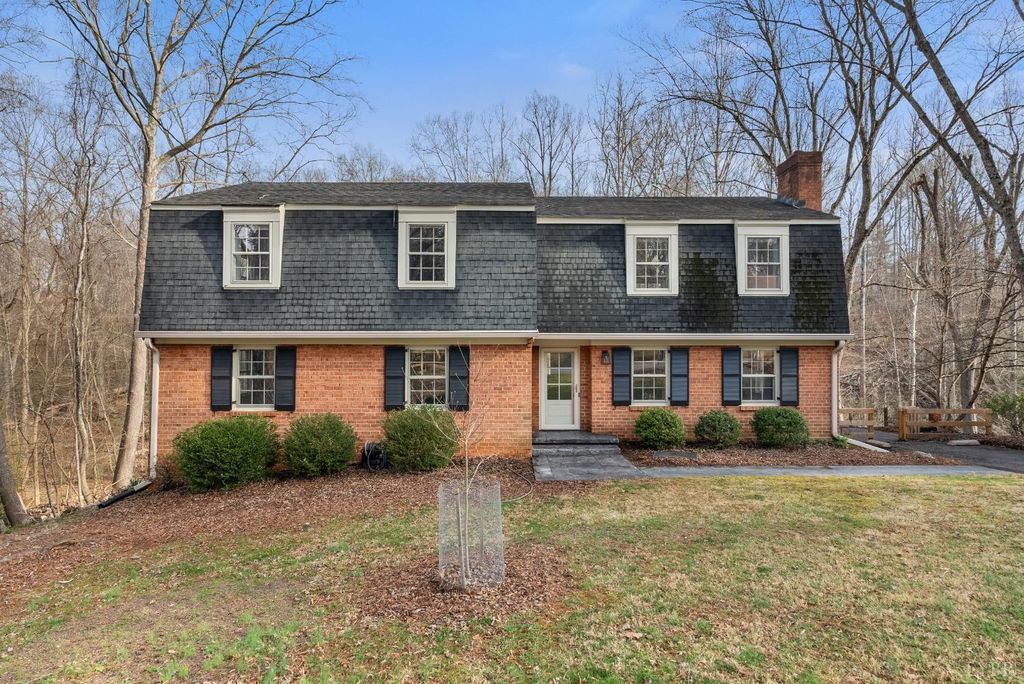 Image 1 of property listing at 2300 Glencove Place, Lynchburg, VA 24503