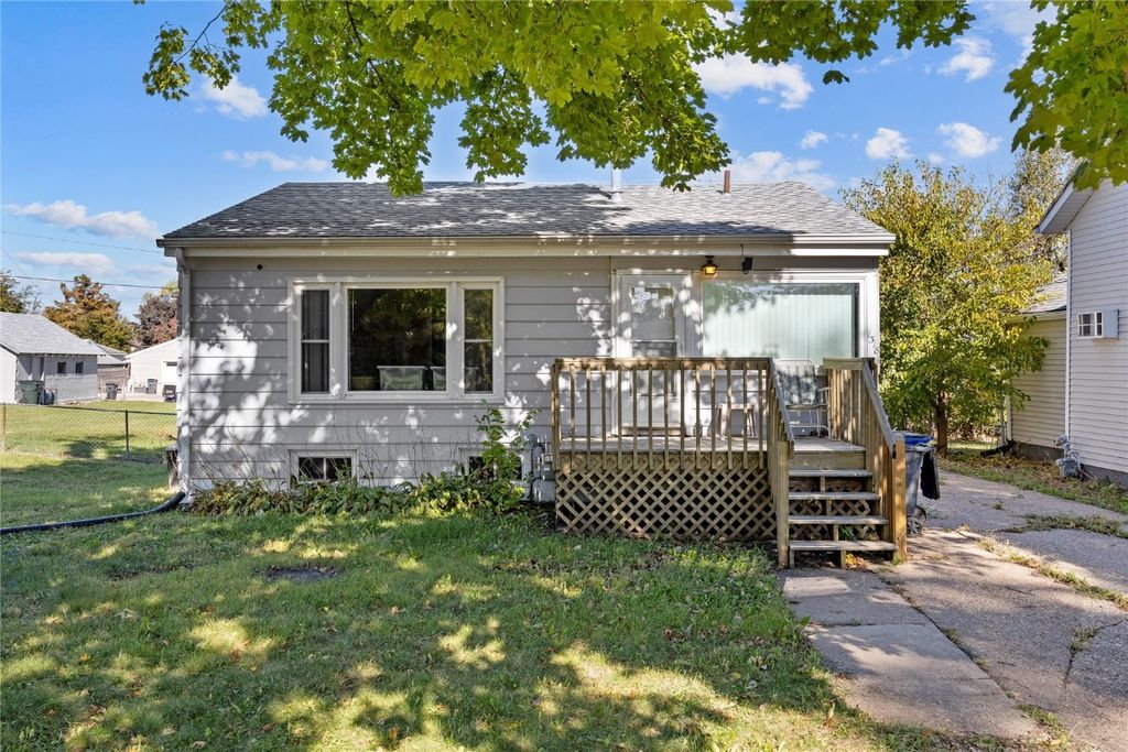 1318 22nd Avenue SW, Cedar Rapids, IA 52404