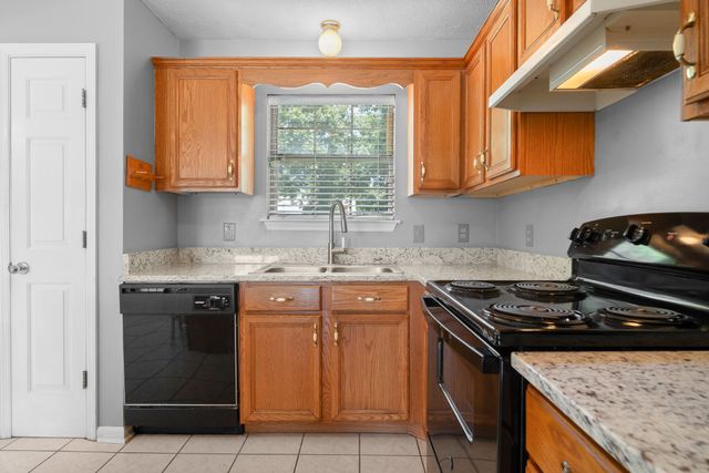304 Riverwood Ct, La Vergne, TN 37086