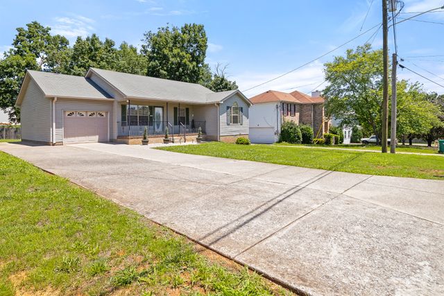 304 Riverwood Ct, La Vergne, TN 37086