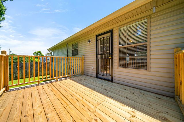 304 Riverwood Ct, La Vergne, TN 37086