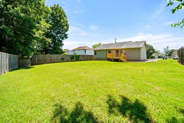304 Riverwood Ct, La Vergne, TN 37086
