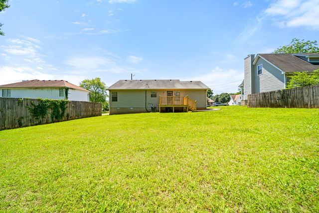 304 Riverwood Ct, La Vergne, TN 37086