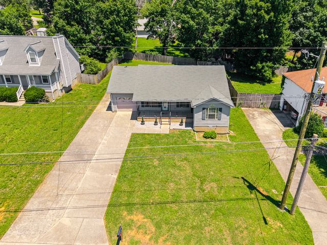 304 Riverwood Ct, La Vergne, TN 37086