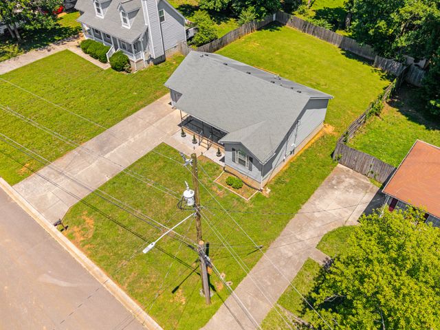 304 Riverwood Ct, La Vergne, TN 37086