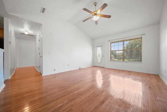 304 Riverwood Ct, La Vergne, TN 37086