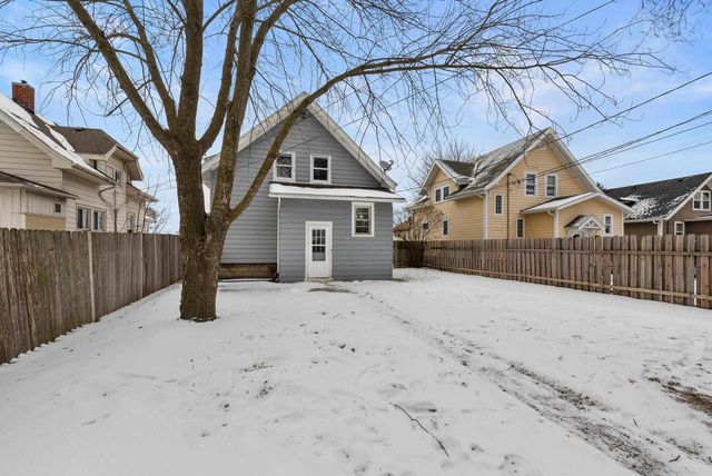 341 WILSON Avenue, Waukesha, WI 53186