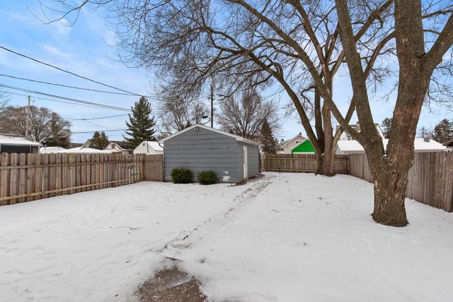 341 WILSON Avenue, Waukesha, WI 53186