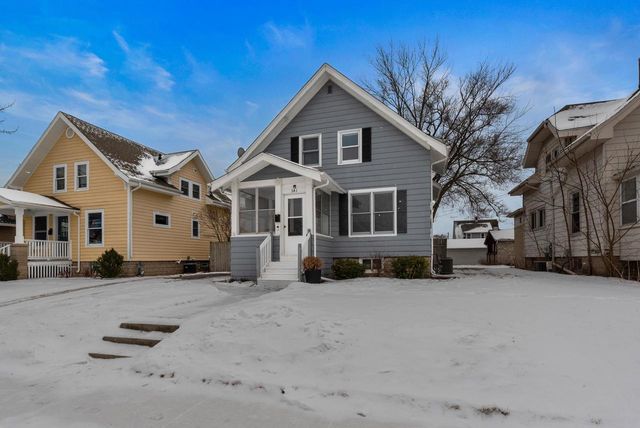 341 WILSON Avenue, Waukesha, WI 53186