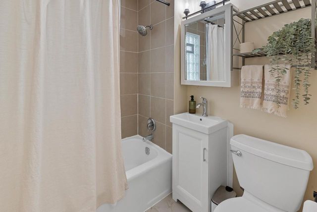 341 WILSON Avenue, Waukesha, WI 53186