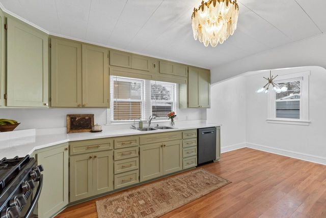 341 WILSON Avenue, Waukesha, WI 53186