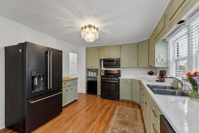 341 WILSON Avenue, Waukesha, WI 53186