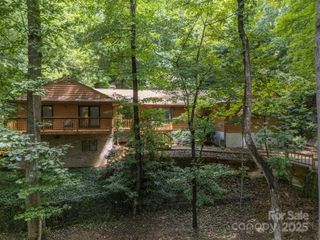 39 Foxglove Road, Hendersonville, NC 28739