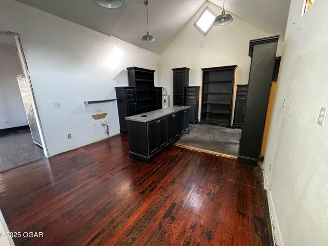 122 W 1st Street, Joplin, MO 64801