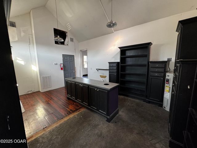 122 W 1st Street, Joplin, MO 64801