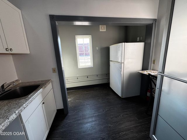 122 W 1st Street, Joplin, MO 64801