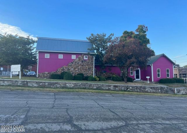 122 W 1st Street, Joplin, MO 64801