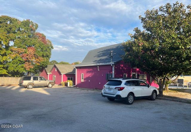 122 W 1st Street, Joplin, MO 64801