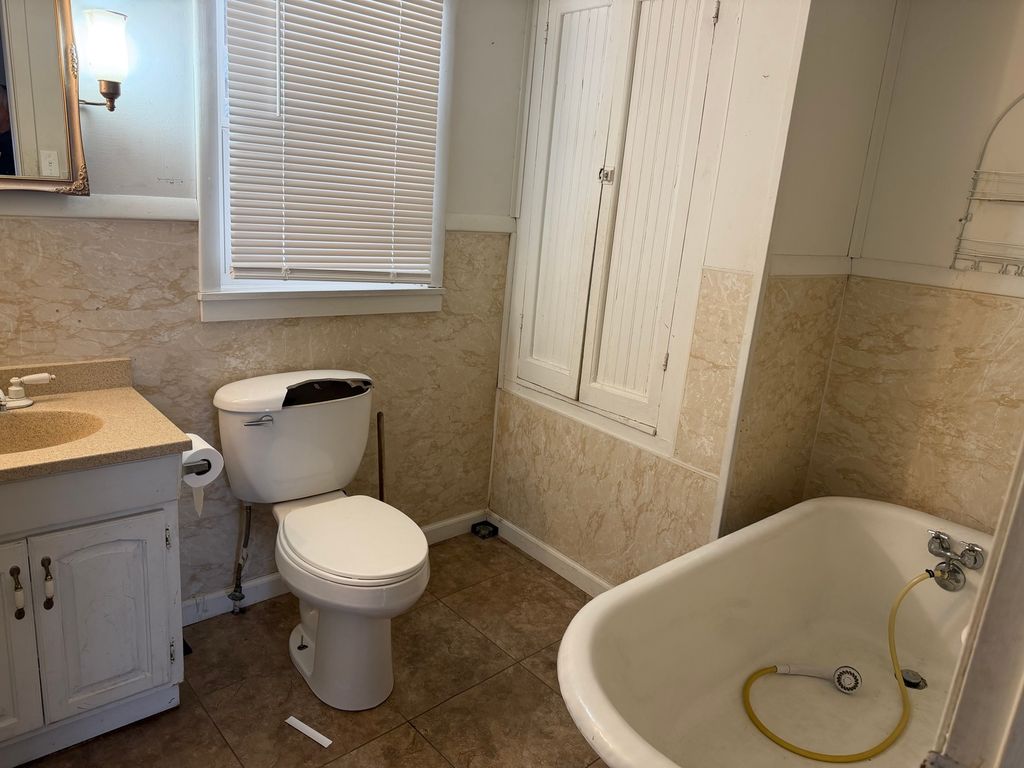 Image 4 of property listing at 532 S Maple Street, Centralia, IL 62801