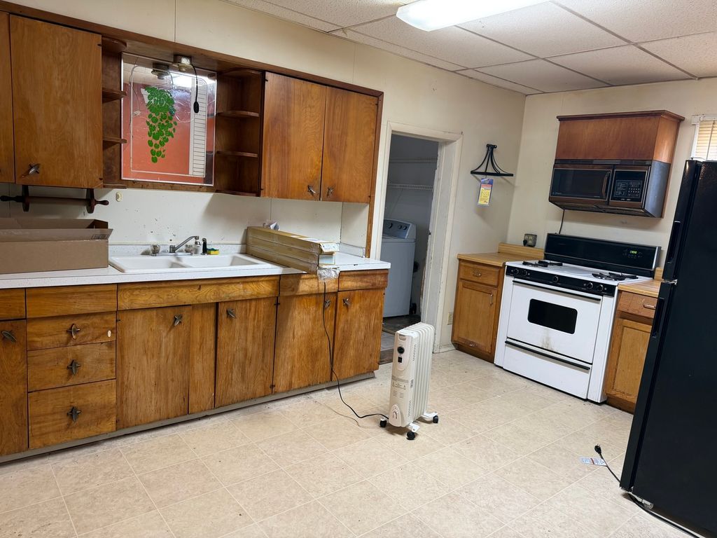 Image 6 of property listing at 532 S Maple Street, Centralia, IL 62801