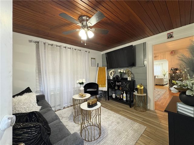 10 Spooner Street, Providence, RI 02907