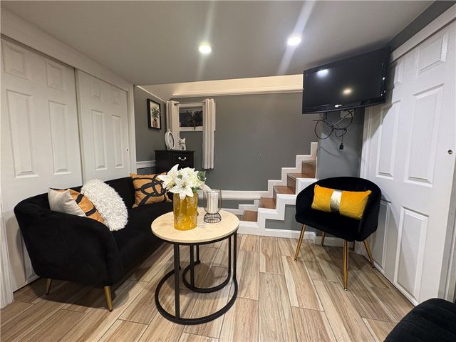 10 Spooner Street, Providence, RI 02907