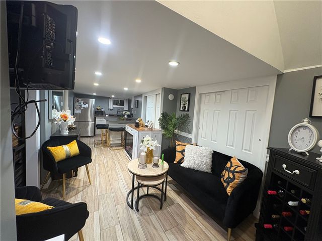 10 Spooner Street, Providence, RI 02907