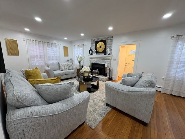 10 Spooner Street, Providence, RI 02907