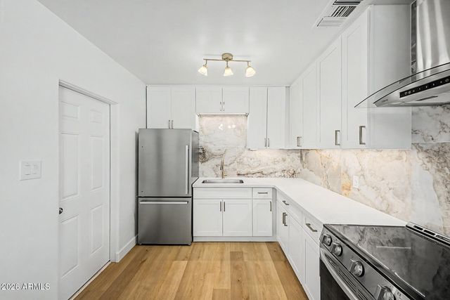 122 W ROESER Road, Phoenix, AZ 85041