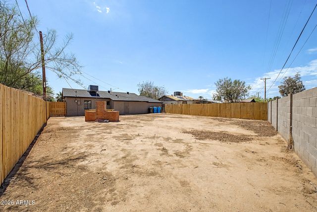122 W ROESER Road, Phoenix, AZ 85041