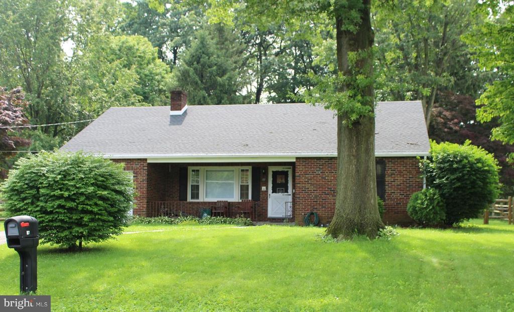 27 S CHARLES STREET, New Freedom, PA 17349