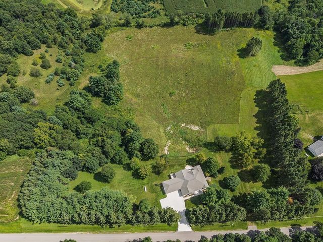 S1312 Brandt Road, La Valle, WI 53941