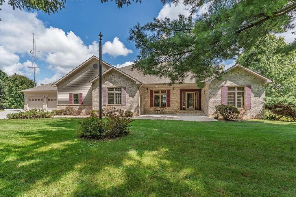S1312 Brandt Road, La Valle, WI 53941