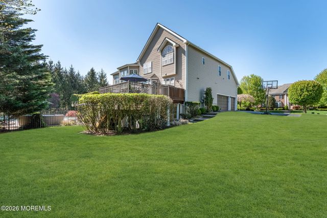 2 Whipple Way, Marlboro, NJ 07746