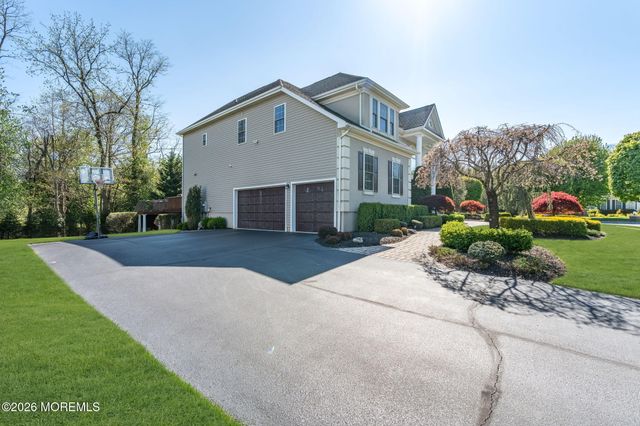 2 Whipple Way, Marlboro, NJ 07746