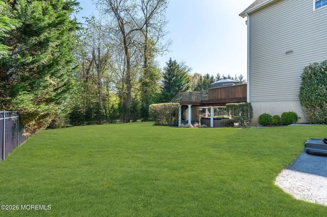2 Whipple Way, Marlboro, NJ 07746