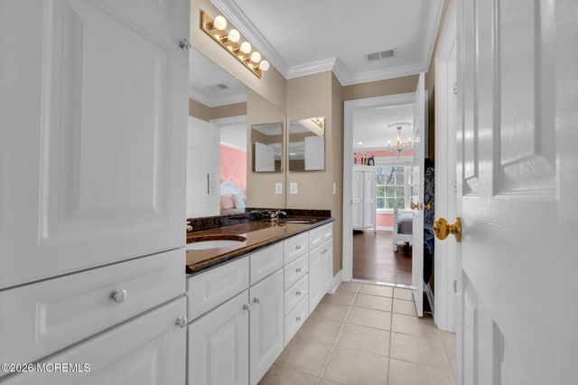 2 Whipple Way, Marlboro, NJ 07746