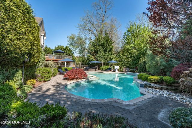 2 Whipple Way, Marlboro, NJ 07746