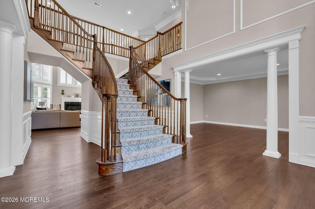 2 Whipple Way, Marlboro, NJ 07746