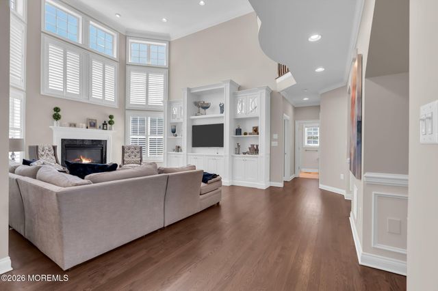 2 Whipple Way, Marlboro, NJ 07746